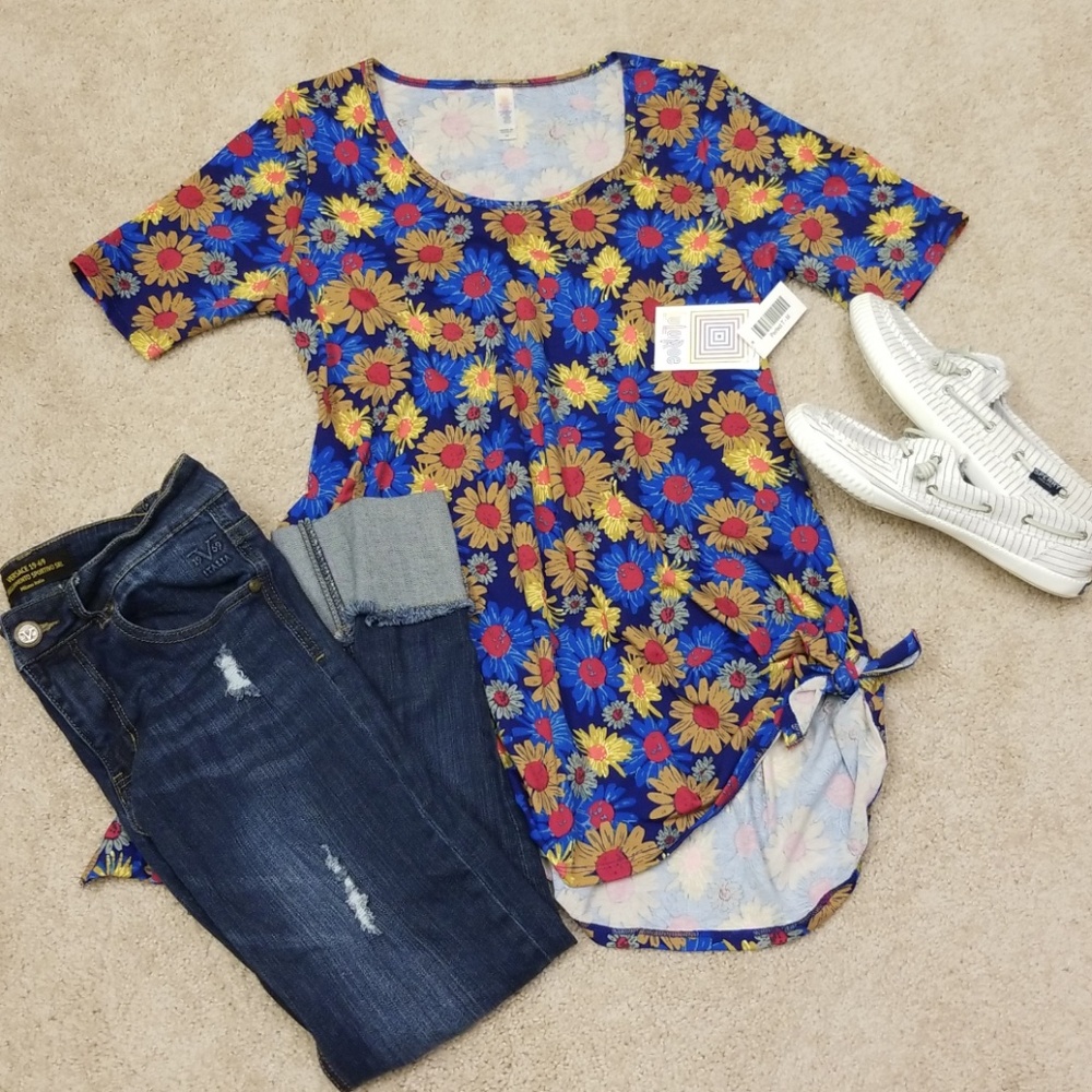 ** SOLD** 🌻 NWT 🔖Medium Perfect T - Picture 2 of 3